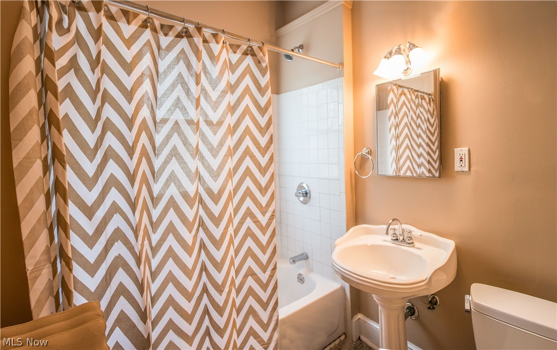 2447 Lee Road Cleveland, OH 44118 - Photo 14 of 16