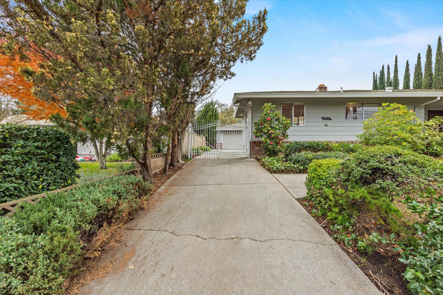 6310 Palm Drive Carmichael, CA 95608 - Photo 3 of 34