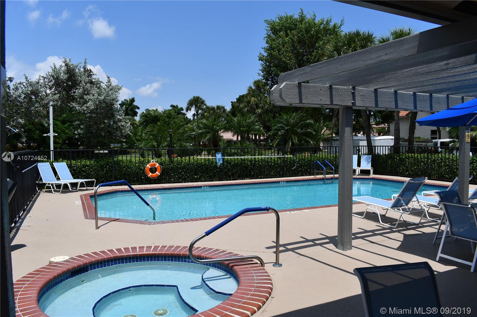 5541 Croydon Court Boca Raton, FL 33486 - Photo 28 of 32 Jacuzzi