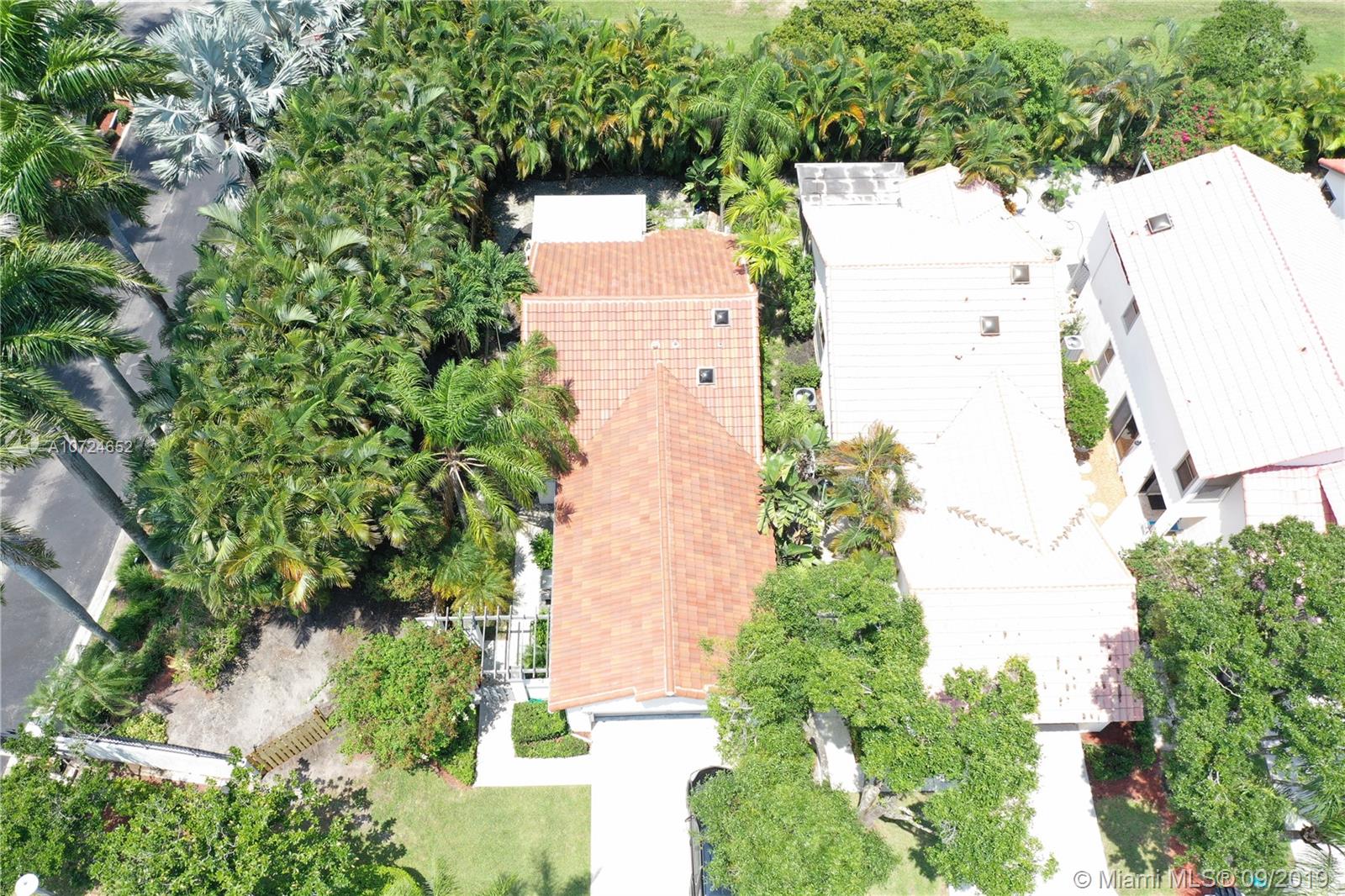 5541 Croydon Court Boca Raton, FL 33486 - Photo 32 of 32 Areal photography of the house (New Roof)