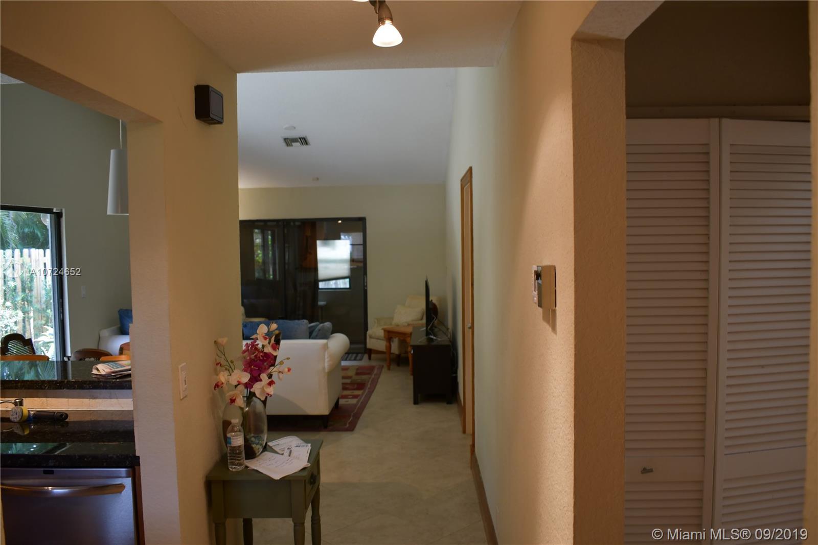 5541 Croydon Court Boca Raton, FL 33486 - Photo 5 of 32 Foyer
