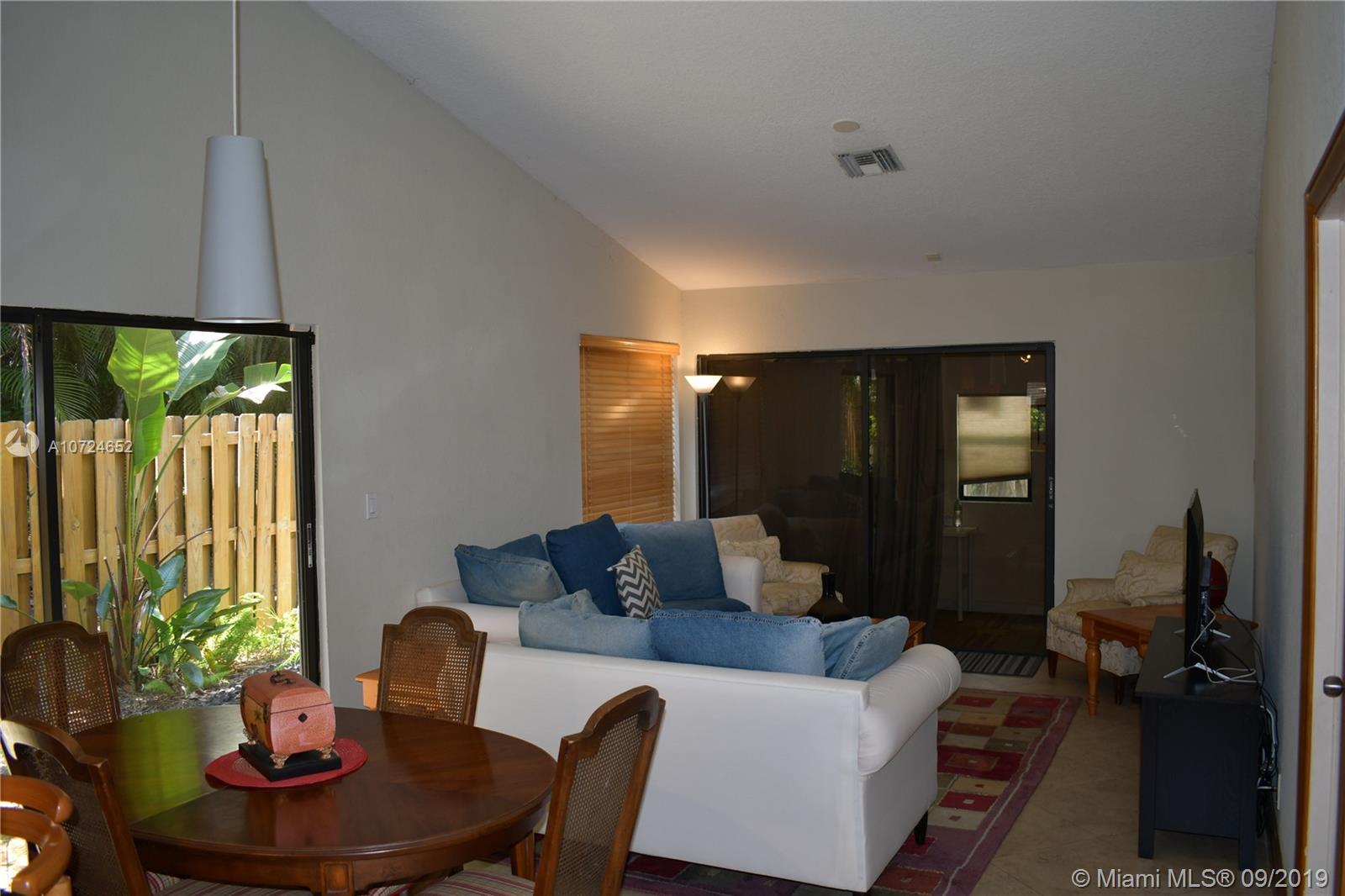 5541 Croydon Court Boca Raton, FL 33486 - Photo 6 of 32 Living Room