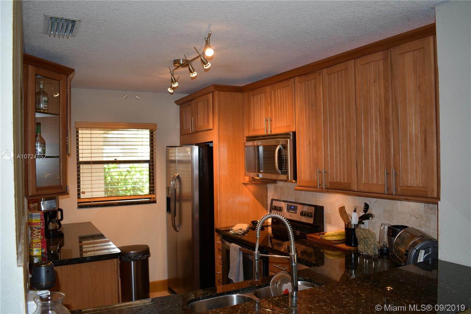 5541 Croydon Court Boca Raton, FL 33486 - Photo 7 of 32 Kitchen