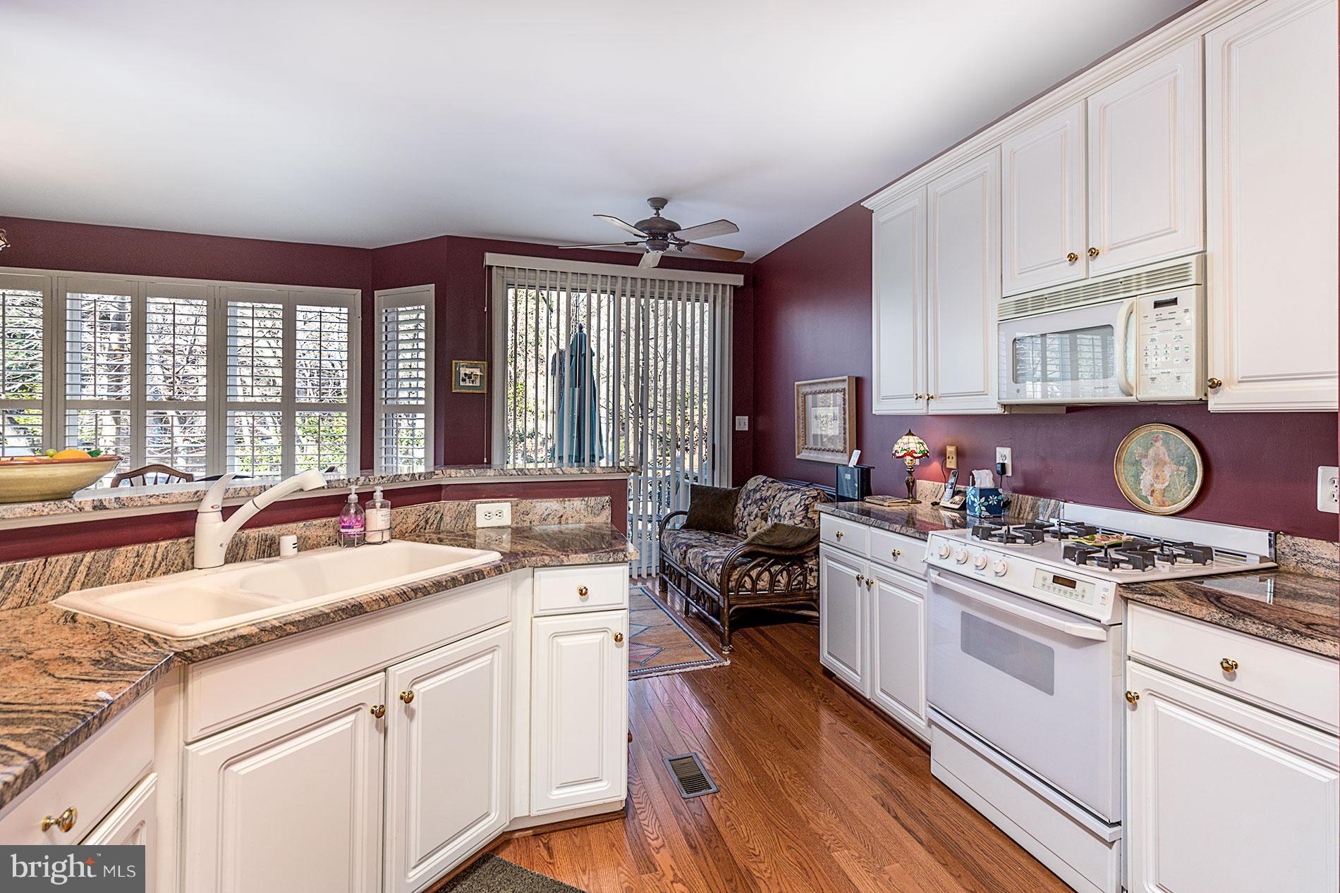 11522 Waterhaven Court Reston, VA 20190 - Photo 10 of 28 BREAKFAST ROOM LEADS TO DECK