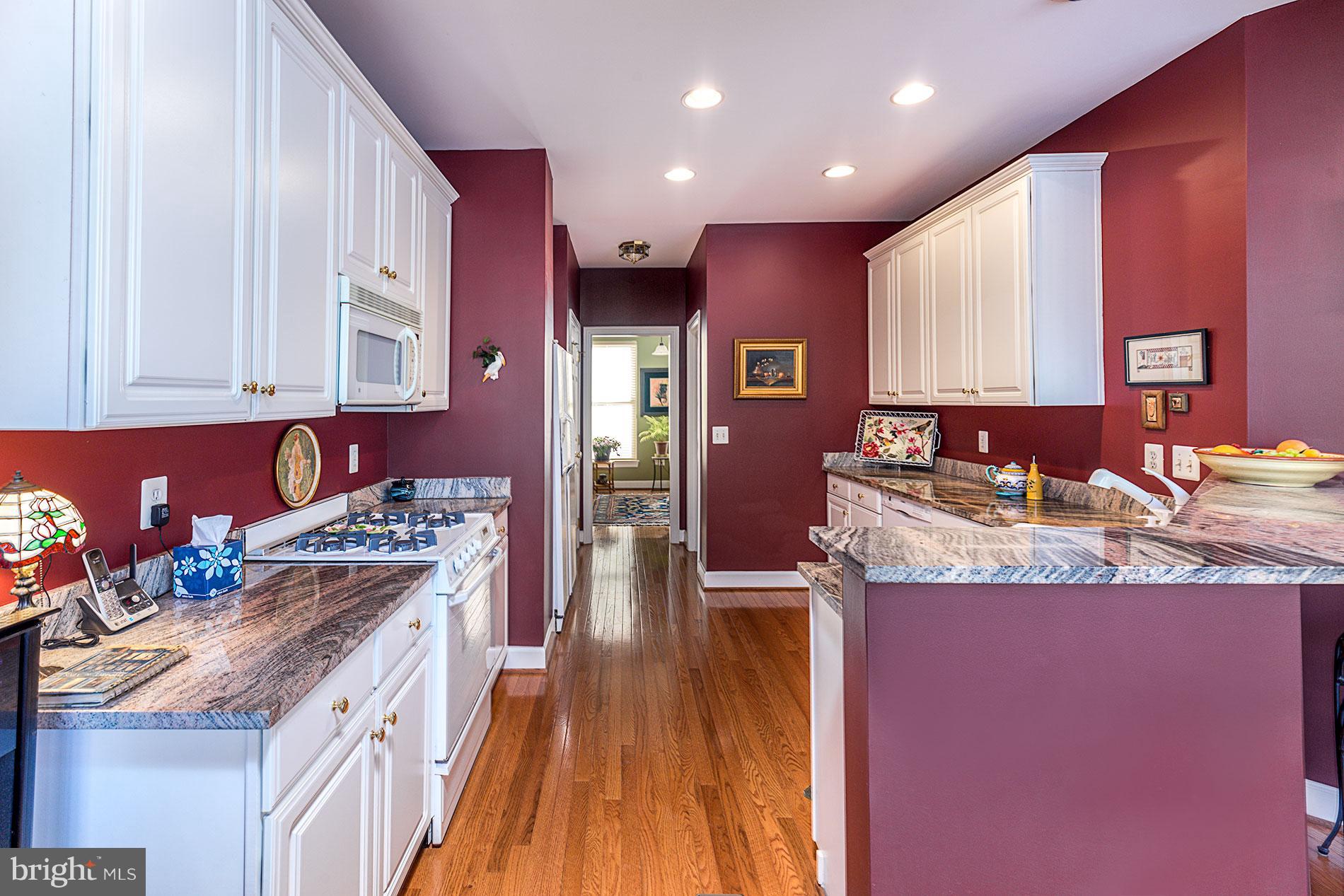 11522 Waterhaven Court Reston, VA 20190 - Photo 11 of 28 CUSTOM DECOR THROUGHOUT