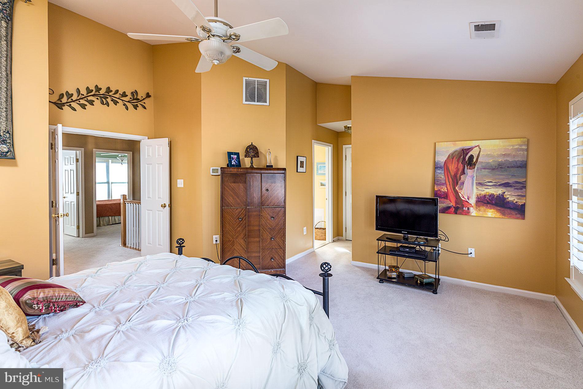 11522 Waterhaven Court Reston, VA 20190 - Photo 18 of 28 BEAUTIFUL SPACES