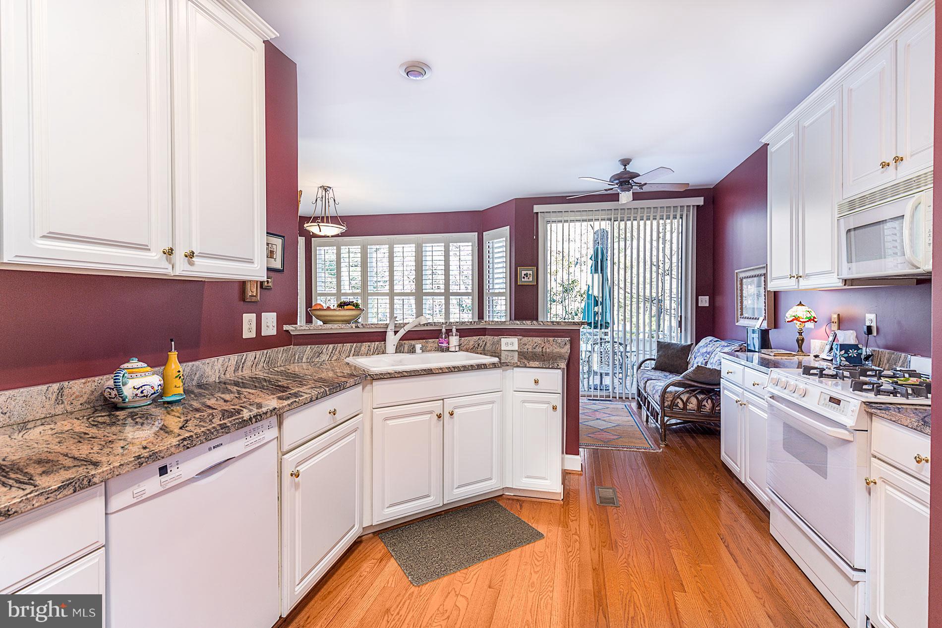 11522 Waterhaven Court Reston, VA 20190 - Photo 9 of 28 FABULOUS KITCHEN W/GRANITE