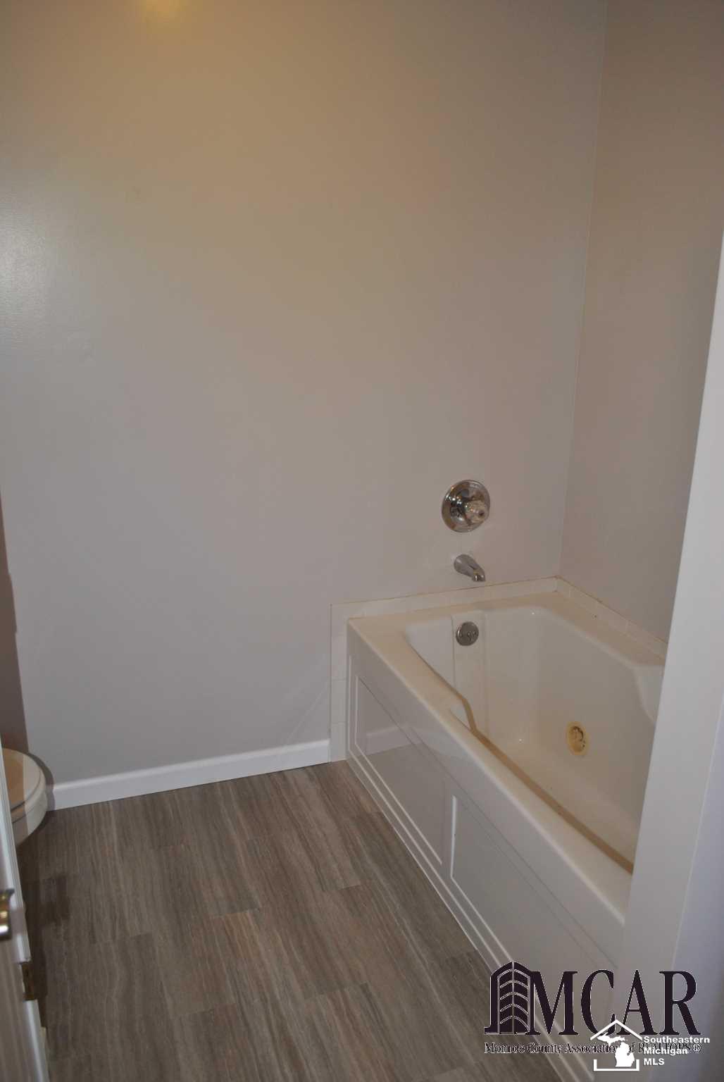 4749 East Dunbar Road Monroe, MI 48161 - Photo 18 of 37 21477087-17.JPG