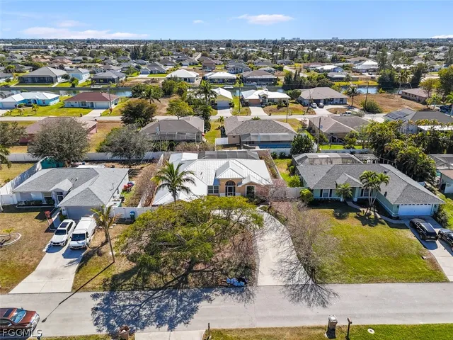 $450,000 | 330 Southwest 19th Lane, Cape Coral, FL 33991