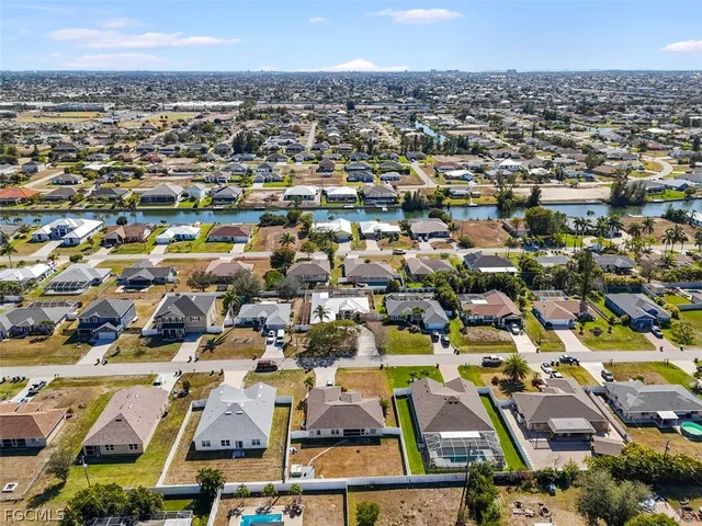 $450,000 | 330 Southwest 19th Lane, Cape Coral, FL 33991