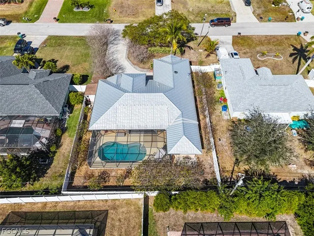 $450,000 | 330 Southwest 19th Lane, Cape Coral, FL 33991