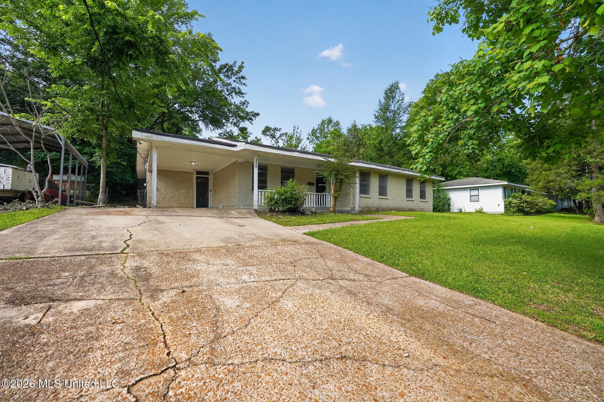 1523 Winchester Street Jackson, MS 39211 - Photo 8 of 34 08_1523_Winchester_St-Exterior-6796