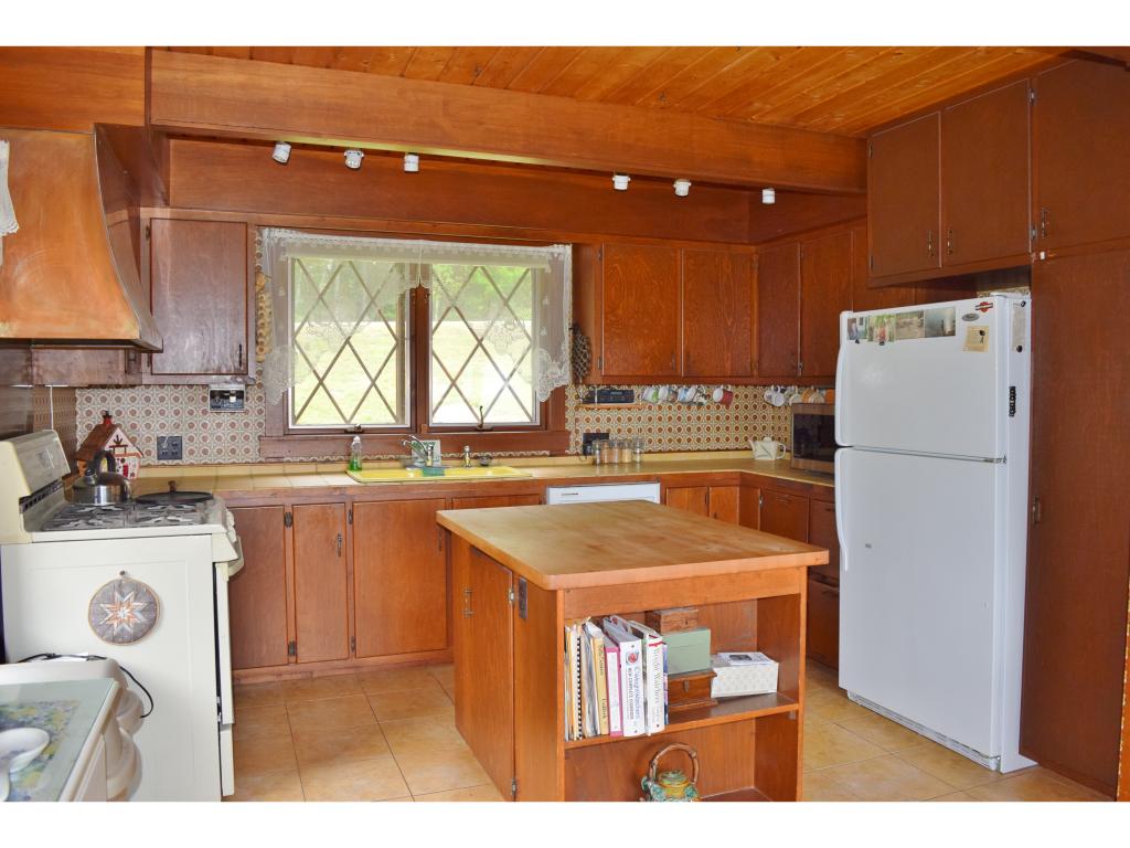 914 Jefferson Road Whitefield, NH 03598 - Photo 6 of 34
