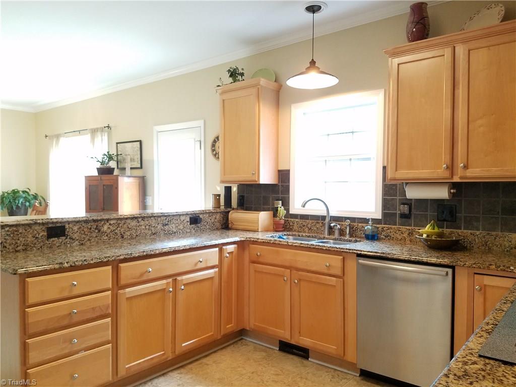 7822 Wilson Farm Road Summerfield, NC 27358 - Photo 8 of 30 Breakfast bar area