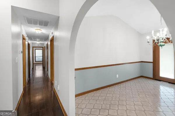 a view of a livingroom with an empty space