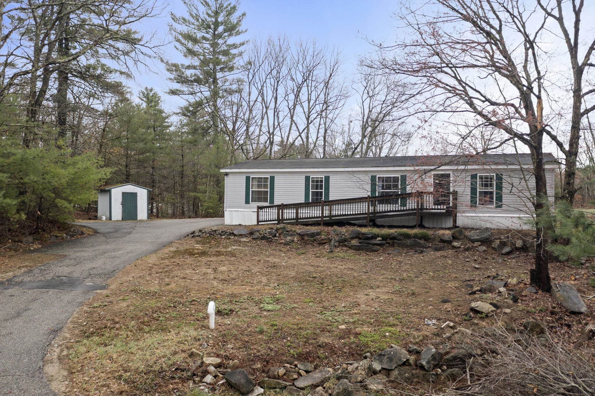 3 Highview Circle Raymond, NH 03077 - Photo 1 of 34