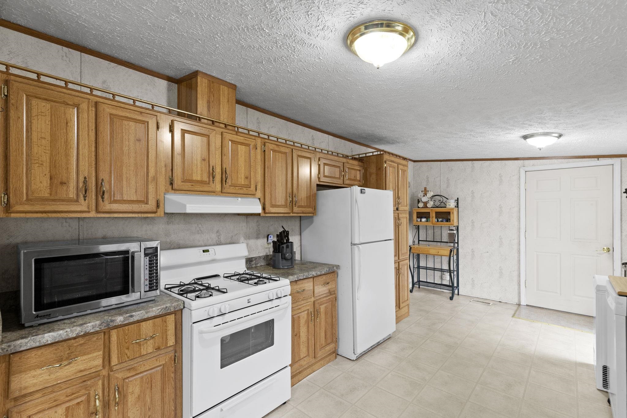 3 Highview Circle Raymond, NH 03077 - Photo 15 of 34