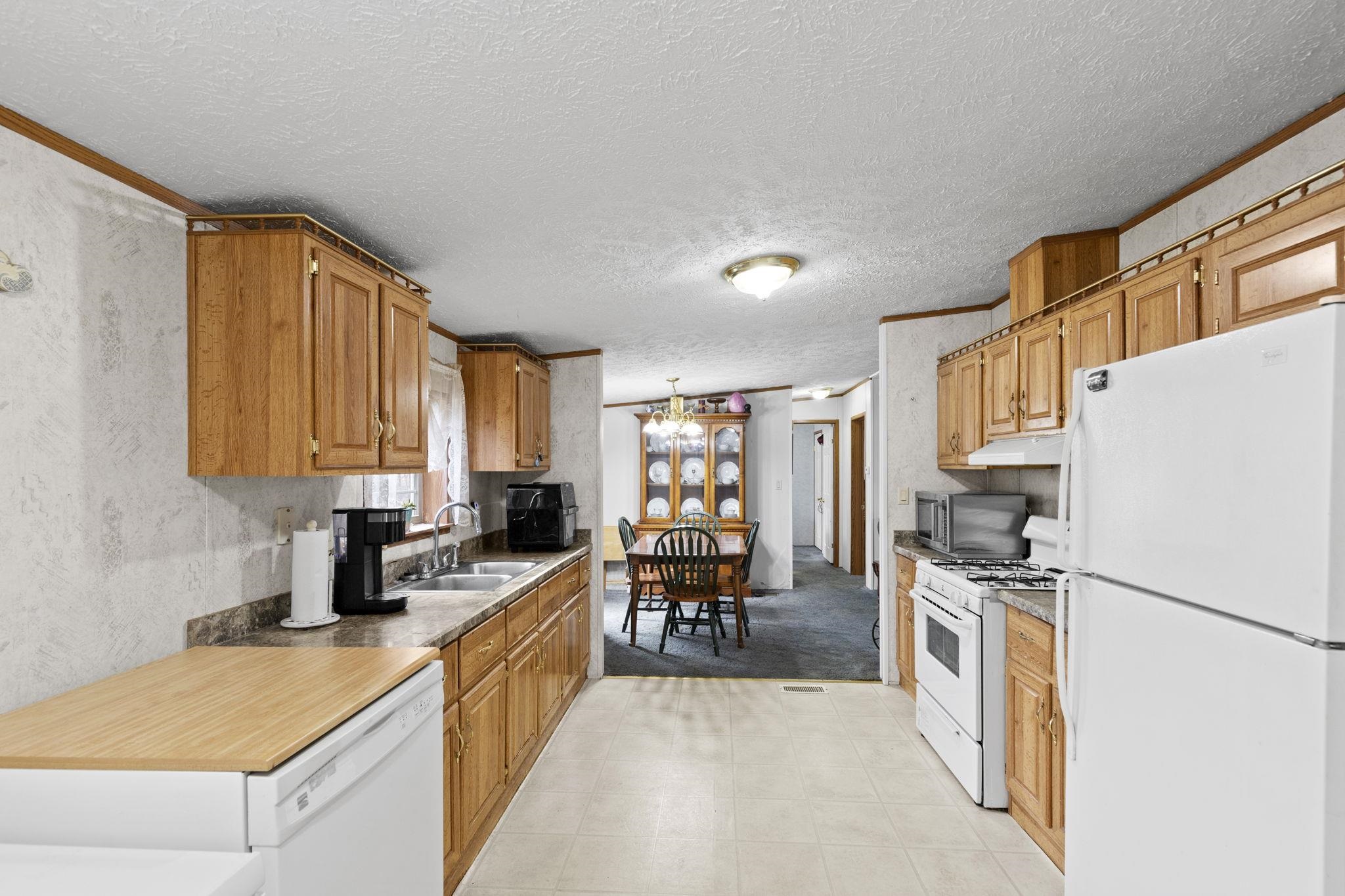 3 Highview Circle Raymond, NH 03077 - Photo 16 of 34