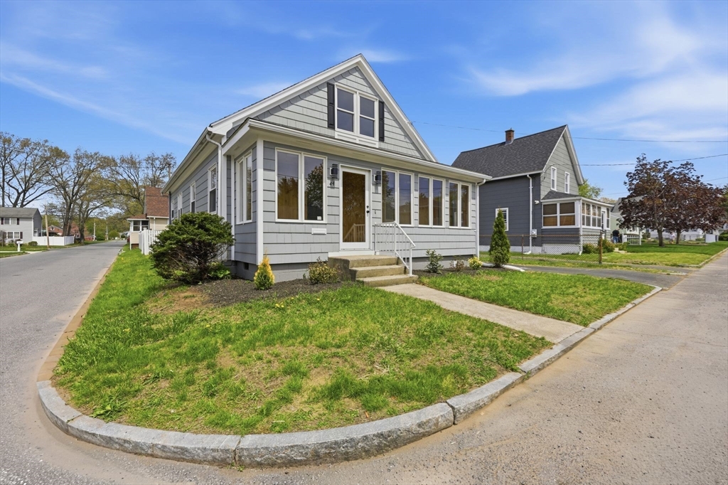44 Frontenac Street Springfield, MA 01151 - Photo 2 of 36