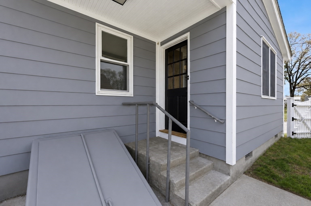 44 Frontenac Street Springfield, MA 01151 - Photo 30 of 36