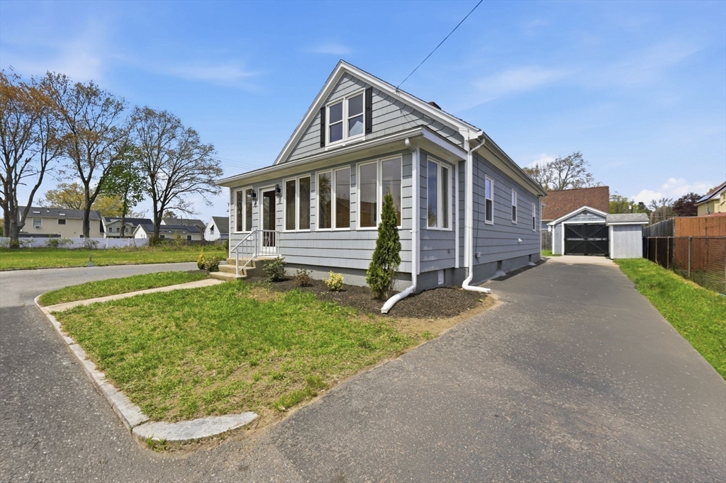 44 Frontenac Street Springfield, MA 01151 - Photo 3 of 36