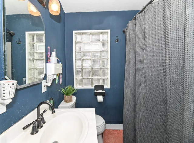 $274,900 | 2721 South 76th Street, West Allis, WI 53219