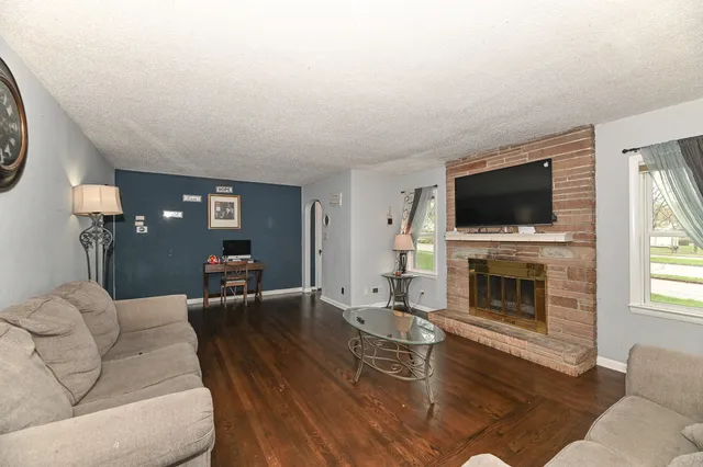 $274,900 | 2721 South 76th Street, West Allis, WI 53219