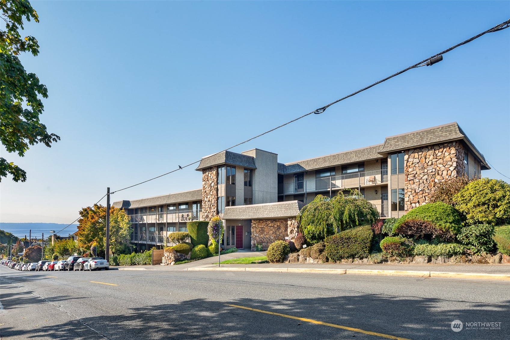 655 Main Street, Unit 301 Edmonds, WA 98020 - Photo 23 of 28 a front view of a building with street view