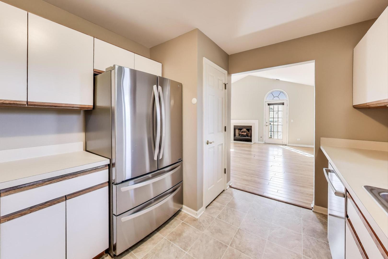 914 Prospect Court, Unit 914 Naperville, IL 60540 - Photo 14 of 38 a kitchen with stainless steel appliances a refrigerator and a stove