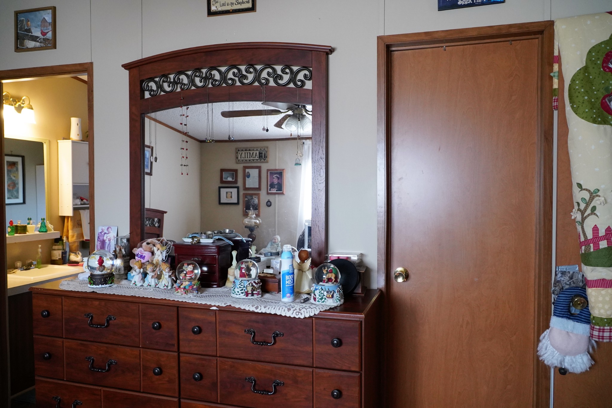 680 Howell Hill Road Flintville, TN 37335 - Photo 12 of 48 a bathroom with a sink and a mirror