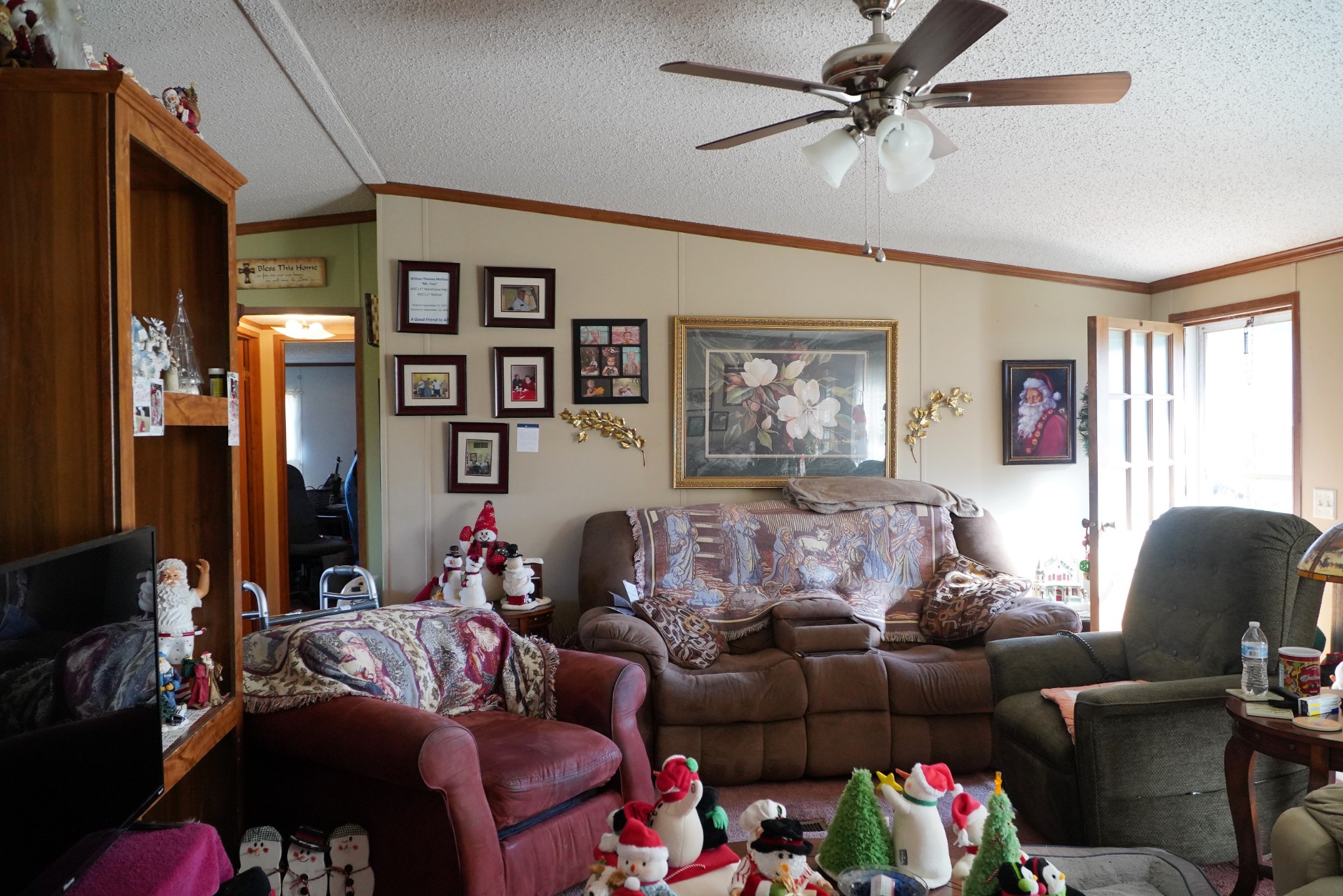 680 Howell Hill Road Flintville, TN 37335 - Photo 4 of 48 a living room with furniture and a window