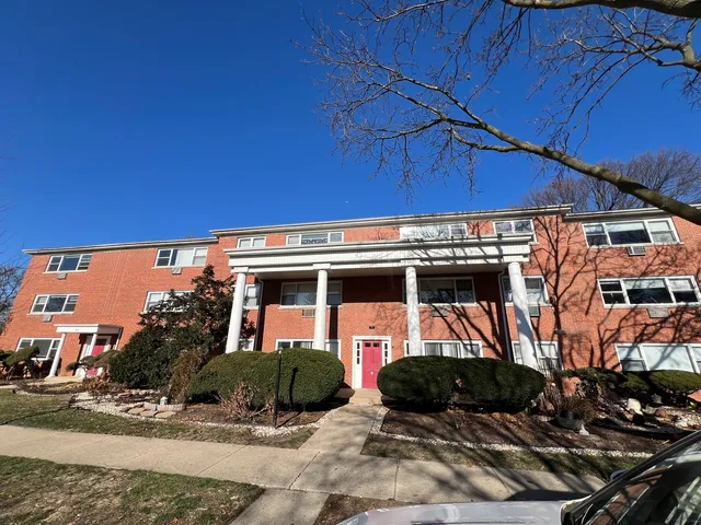 $1,490 | 560 Princeton Street, Unit A2W, Des Plaines, IL 60016