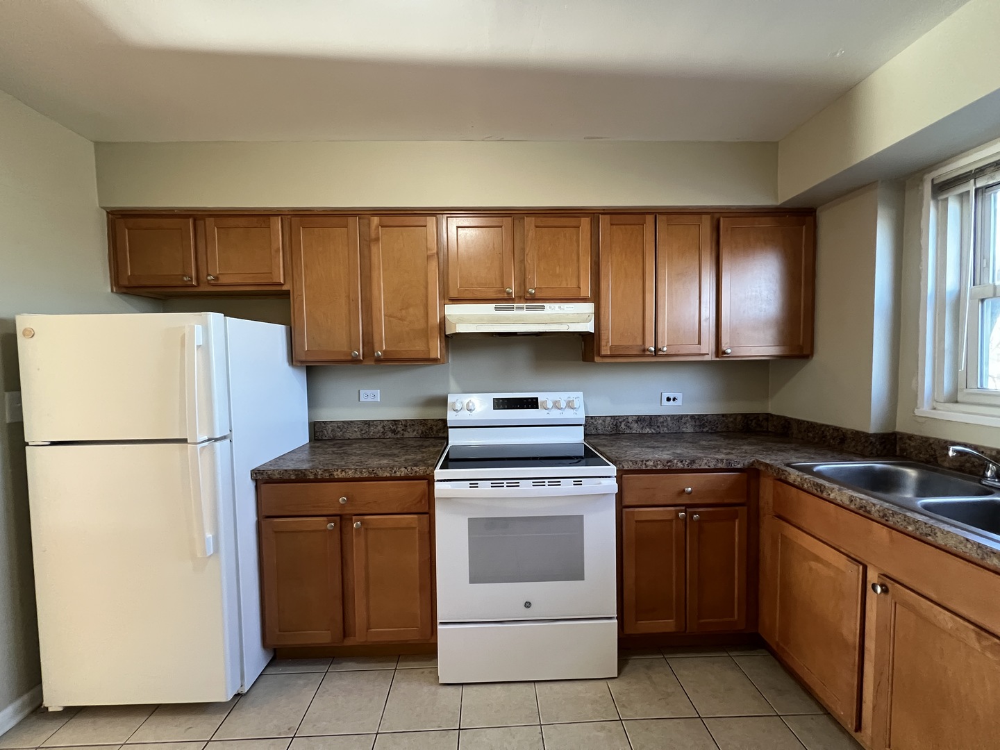 560 Princeton Street, Unit A2W Des Plaines, IL 60016 - Photo 2 of 15 a kitchen with a stove sink and cabinets