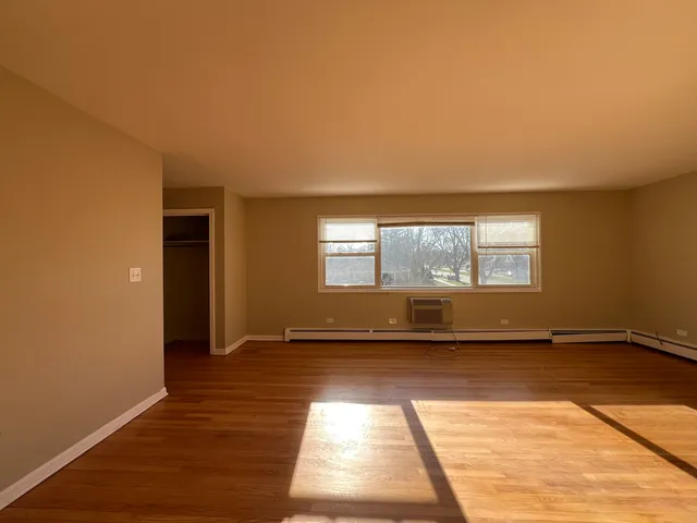 $1,490 | 560 Princeton Street, Unit A2W, Des Plaines, IL 60016