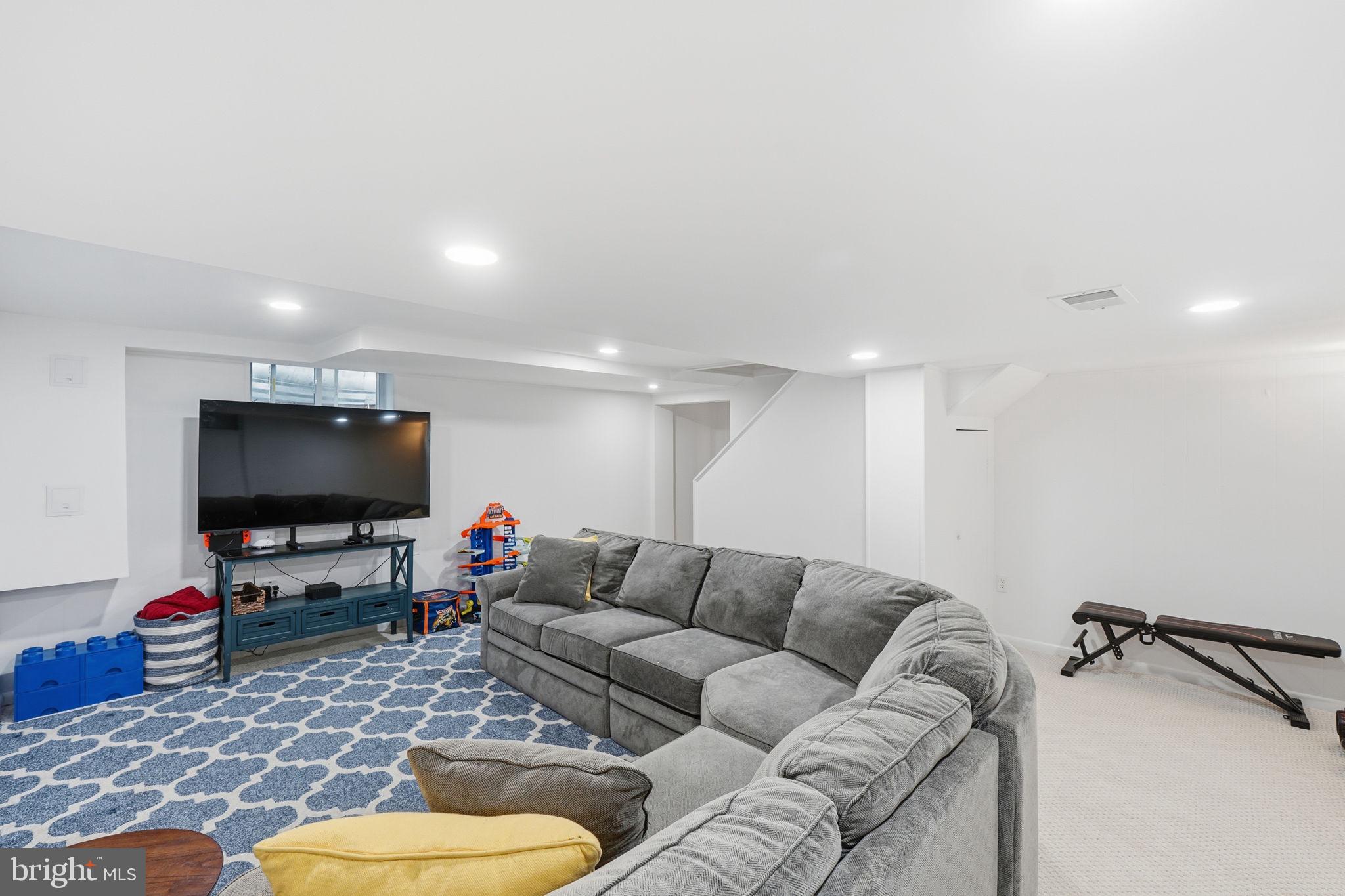 10304 Ridgemoor Drive Silver Spring, MD 20901 - Photo 14 of 17 Recessed lighting.