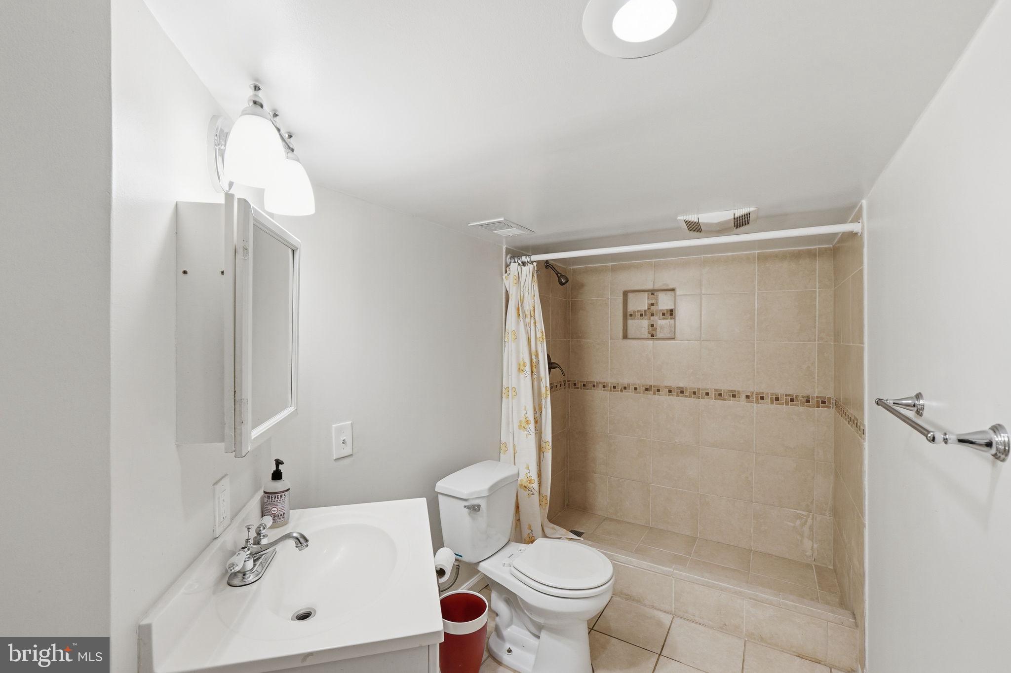 10304 Ridgemoor Drive Silver Spring, MD 20901 - Photo 15 of 17 Lower level full bathroom.