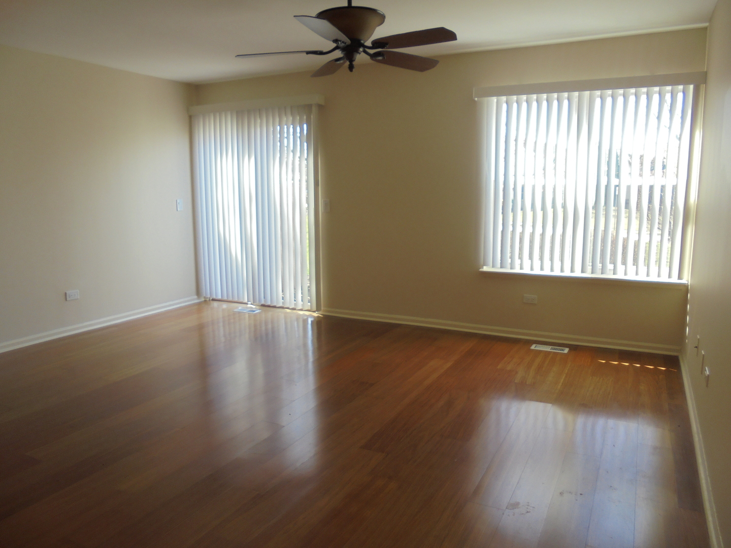 938 Ridgefield Lane Wheeling, IL 60090 - Photo 5 of 27