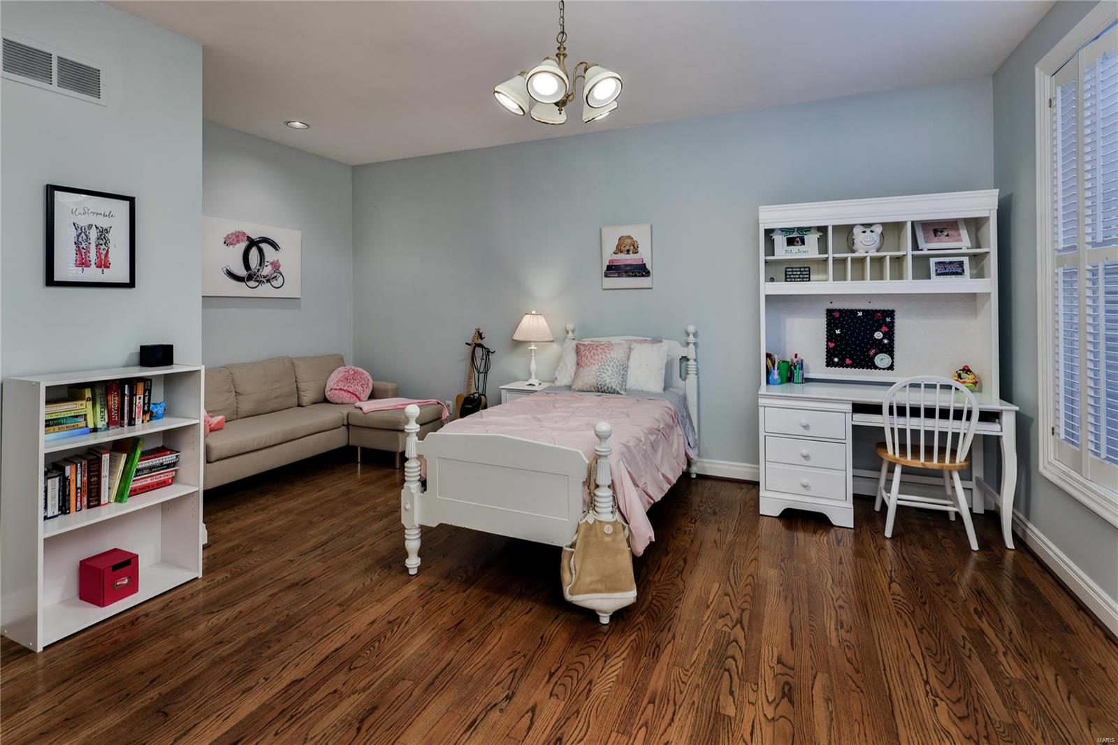 2064 Hunters Field Road Kirkwood, MO 63122 - Photo 16 of 30 Gallery Image 16
