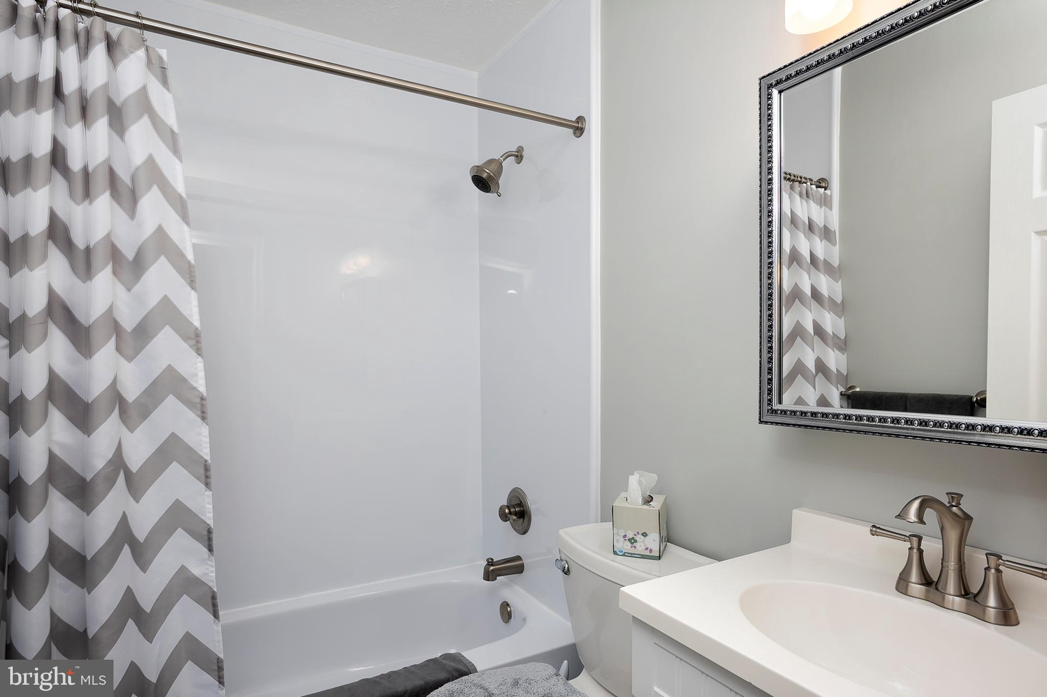 111 Bar Harbor Road Pasadena, MD 21122 - Photo 15 of 35 Bathroom 2