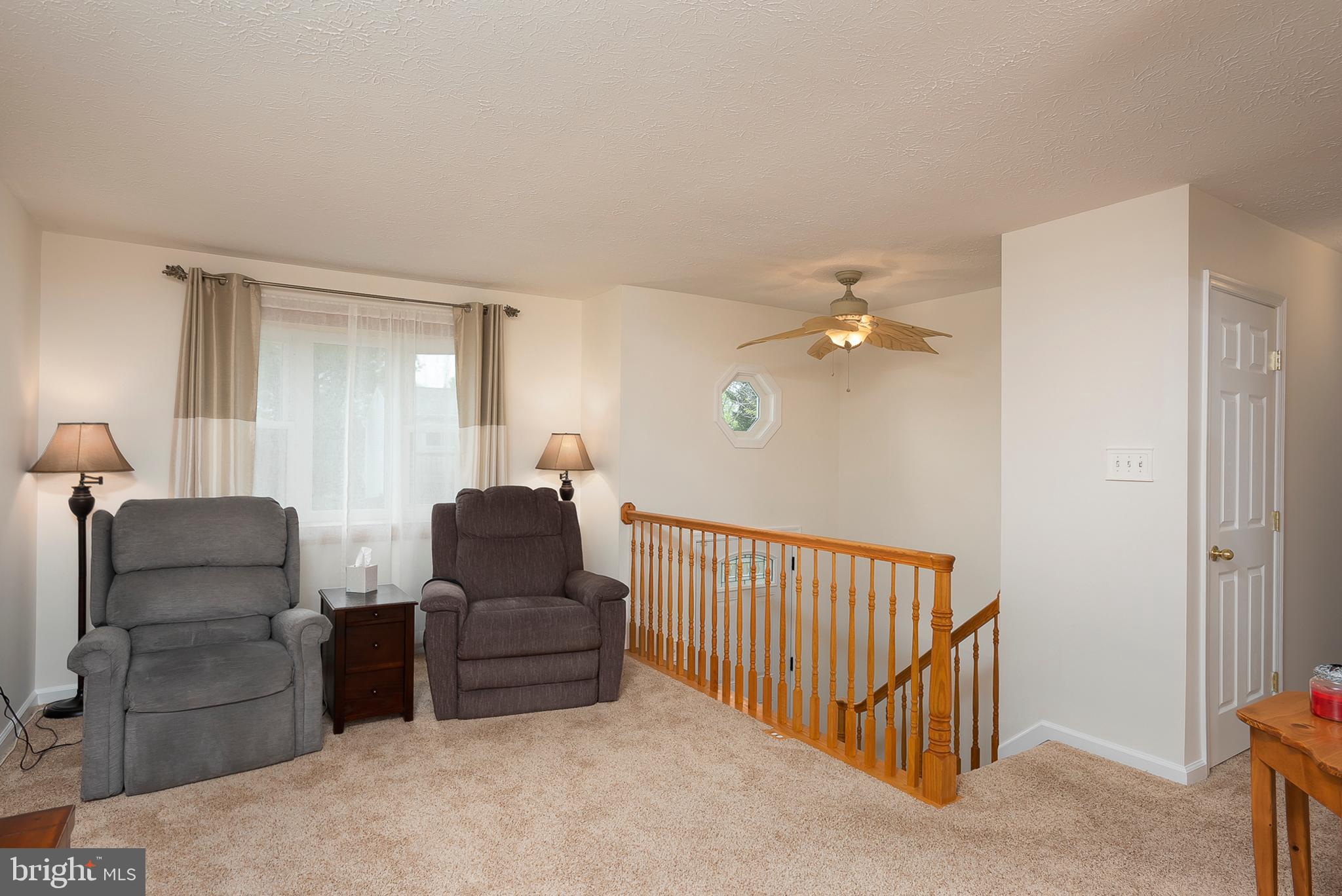 111 Bar Harbor Road Pasadena, MD 21122 - Photo 4 of 35 Living Room