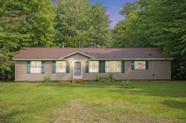 $200,000 | 31588 West Birch Shores Drive, Trout Lake, MI 49793
