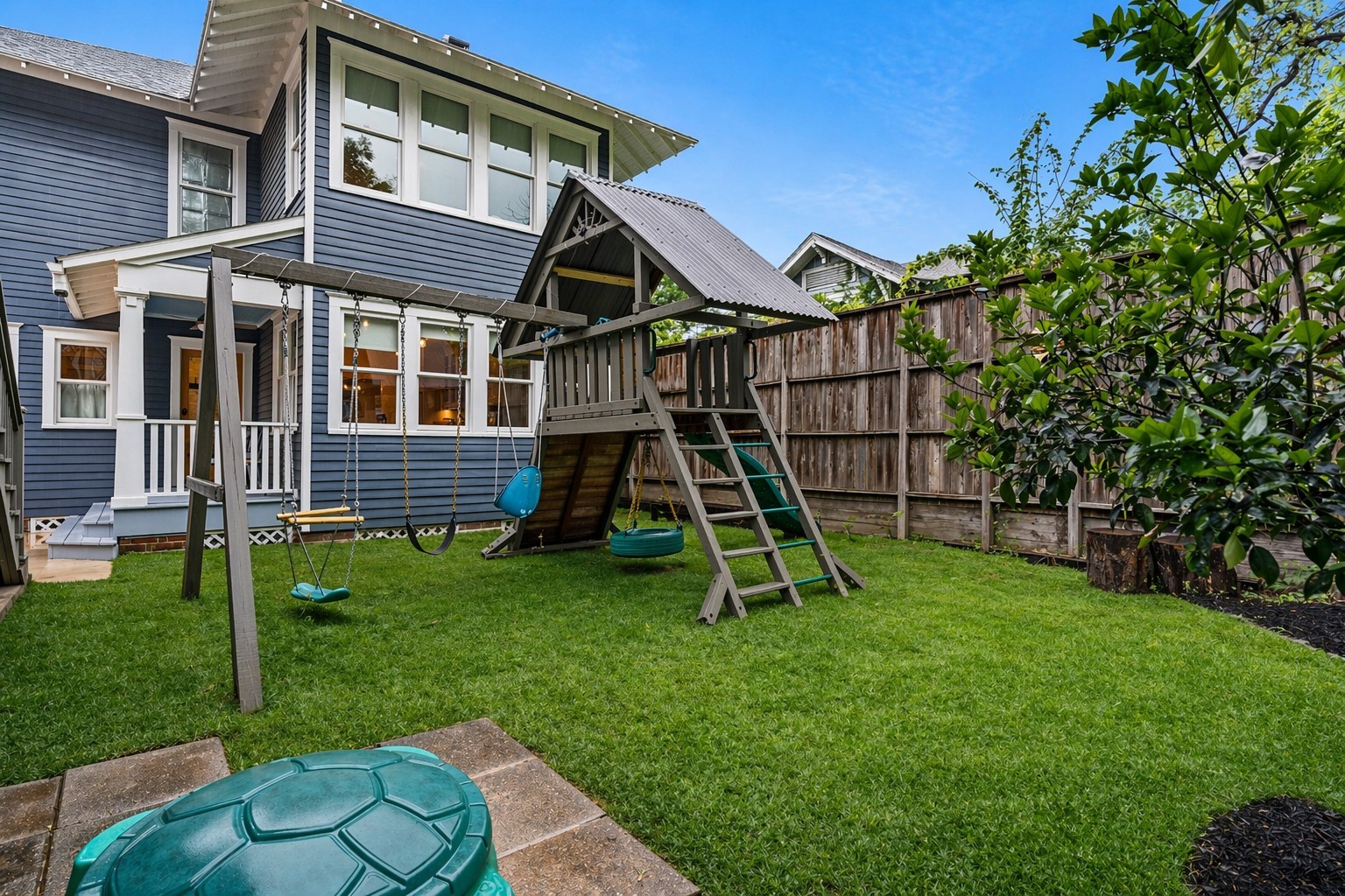 3012 Beauchamp Street Houston, TX 77009 - Photo 38 of 43 a view of a house with a backyard