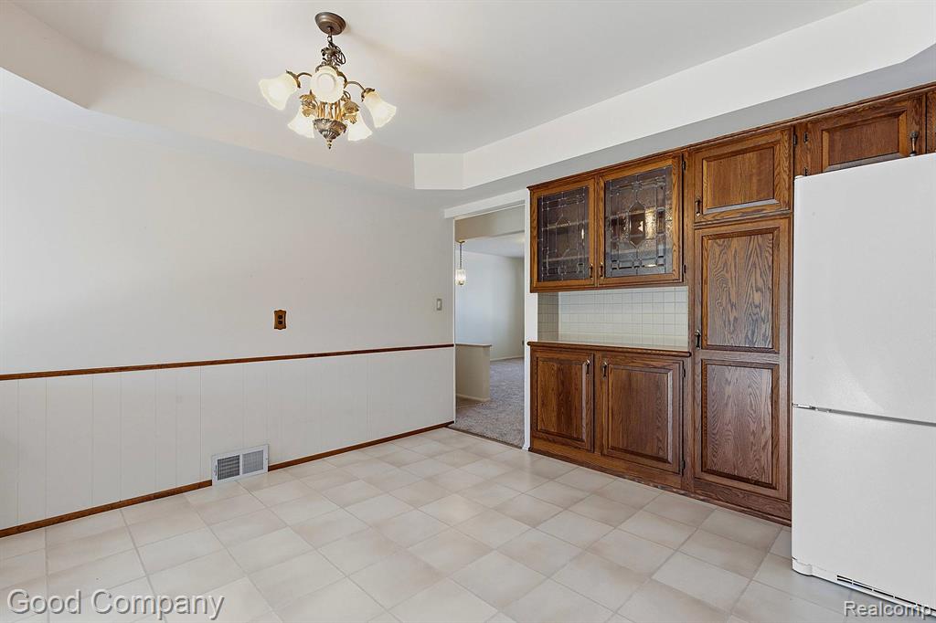 32848 Rugby Drive Warren, MI 48088 - Photo 7 of 42