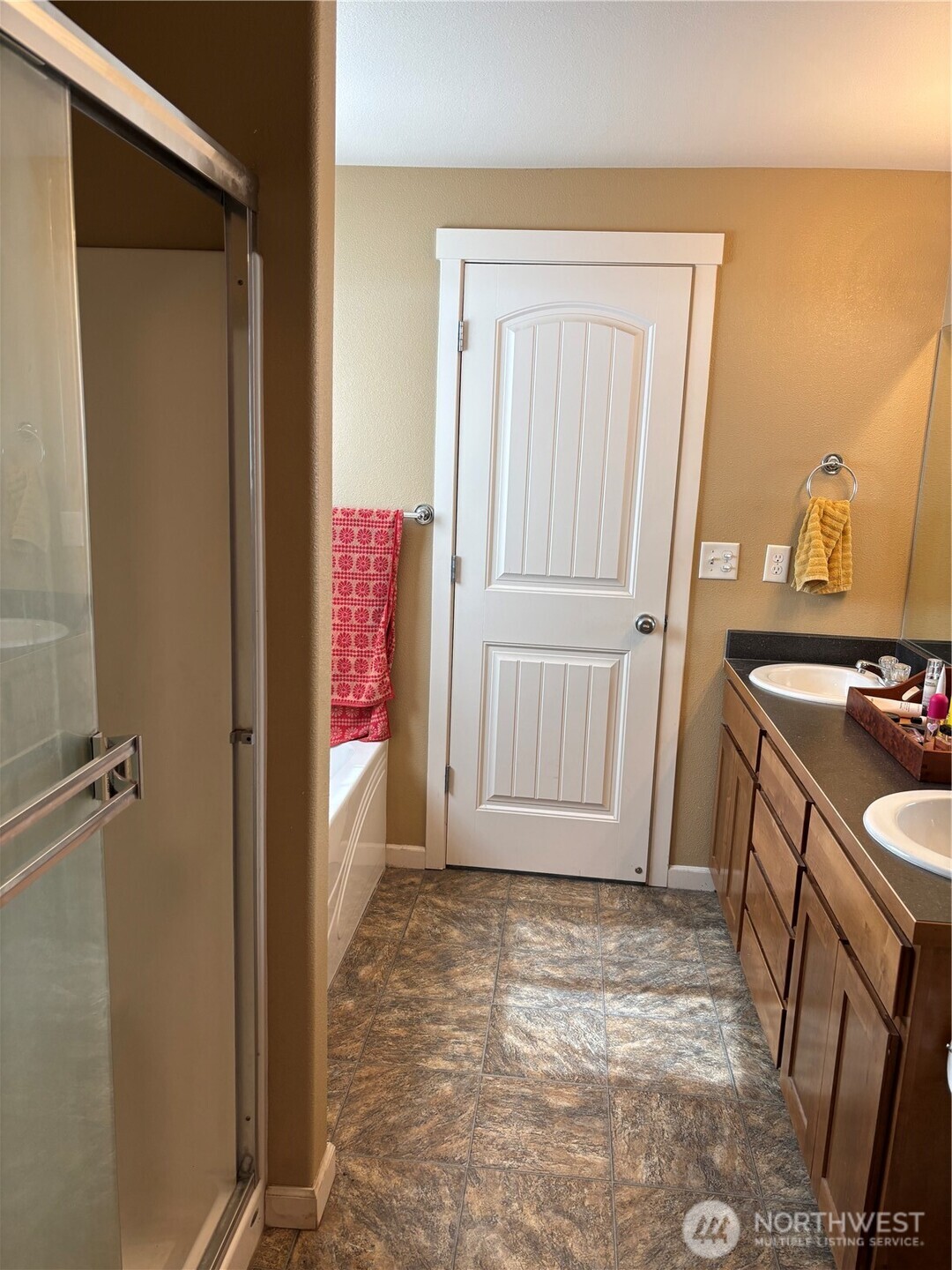 909 Polo Ridge Moses Lake, WA 98837 - Photo 12 of 27 a view of bathroom