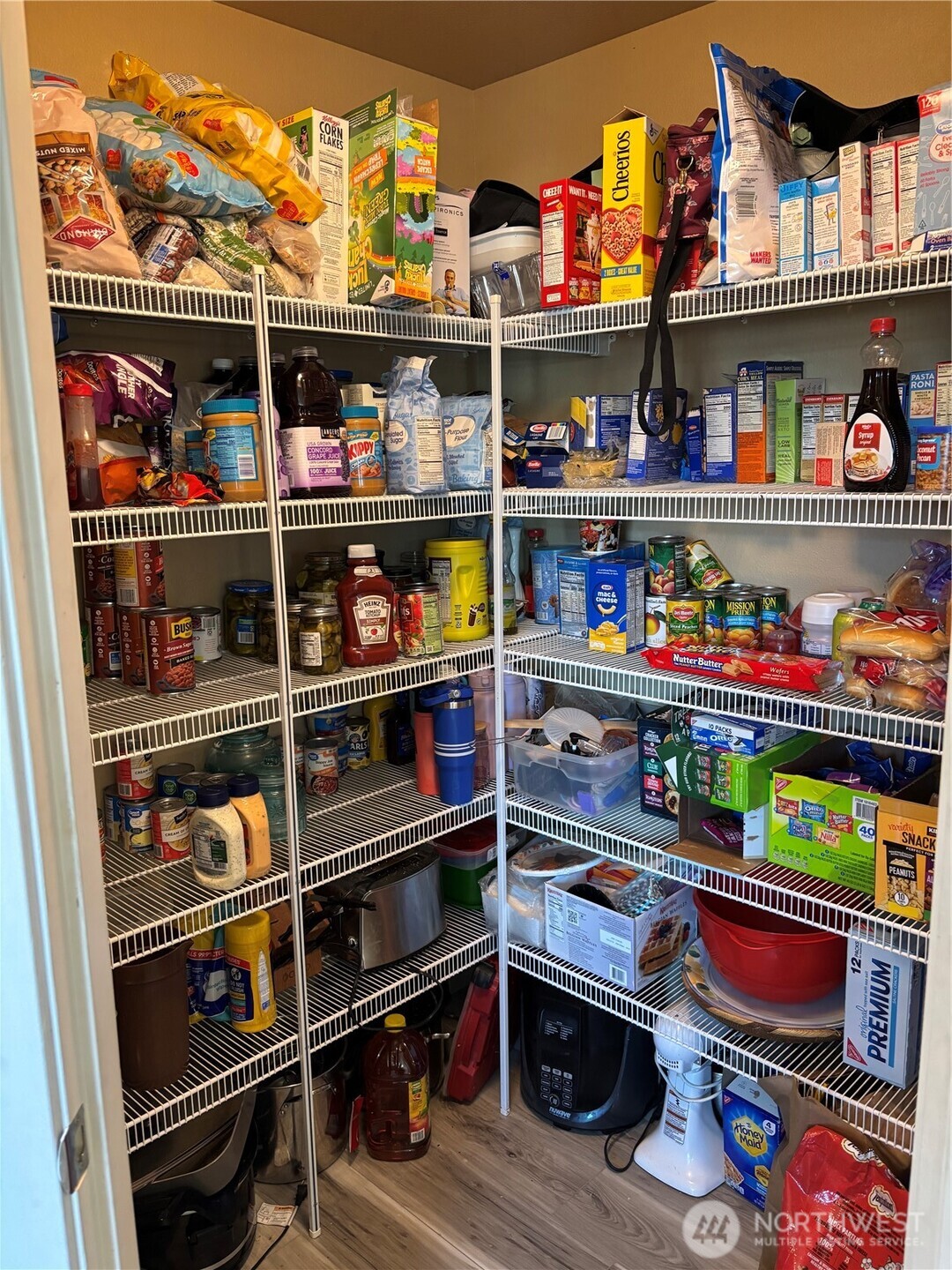 909 Polo Ridge Moses Lake, WA 98837 - Photo 20 of 27 a room with an empty shelves