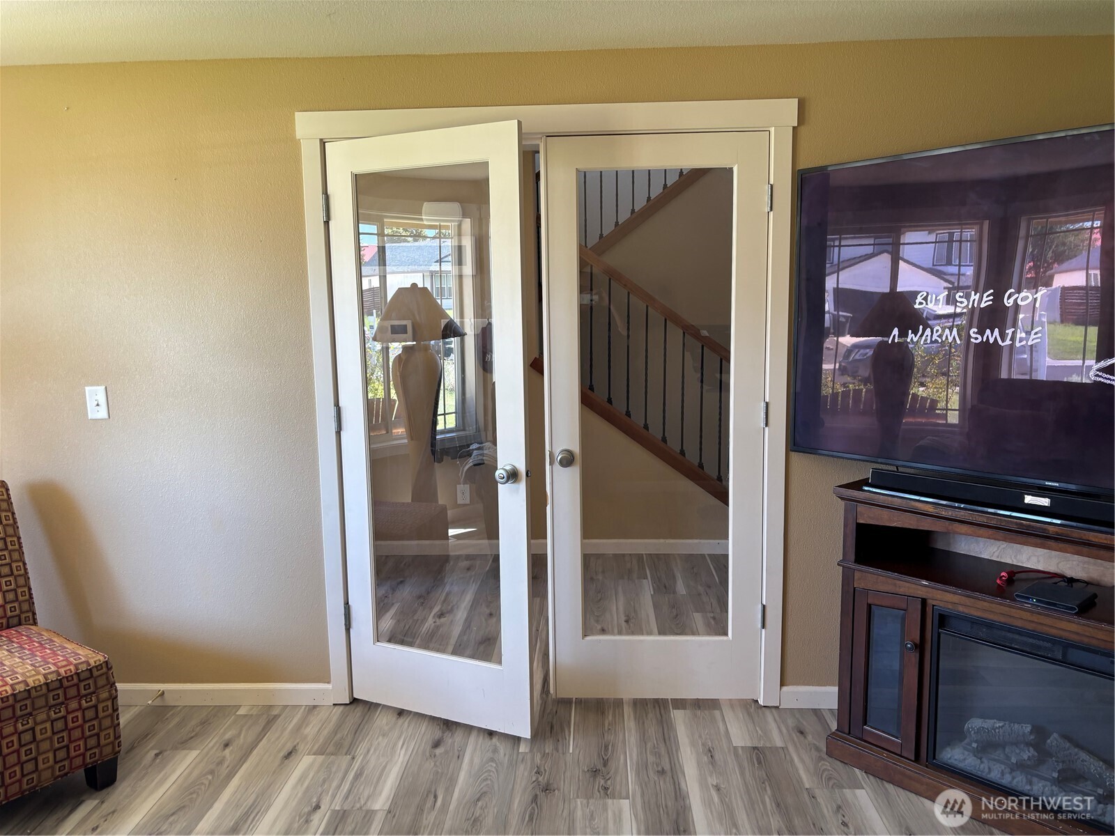 909 Polo Ridge Moses Lake, WA 98837 - Photo 25 of 27 a kitchen with a wooden floor and a fireplace