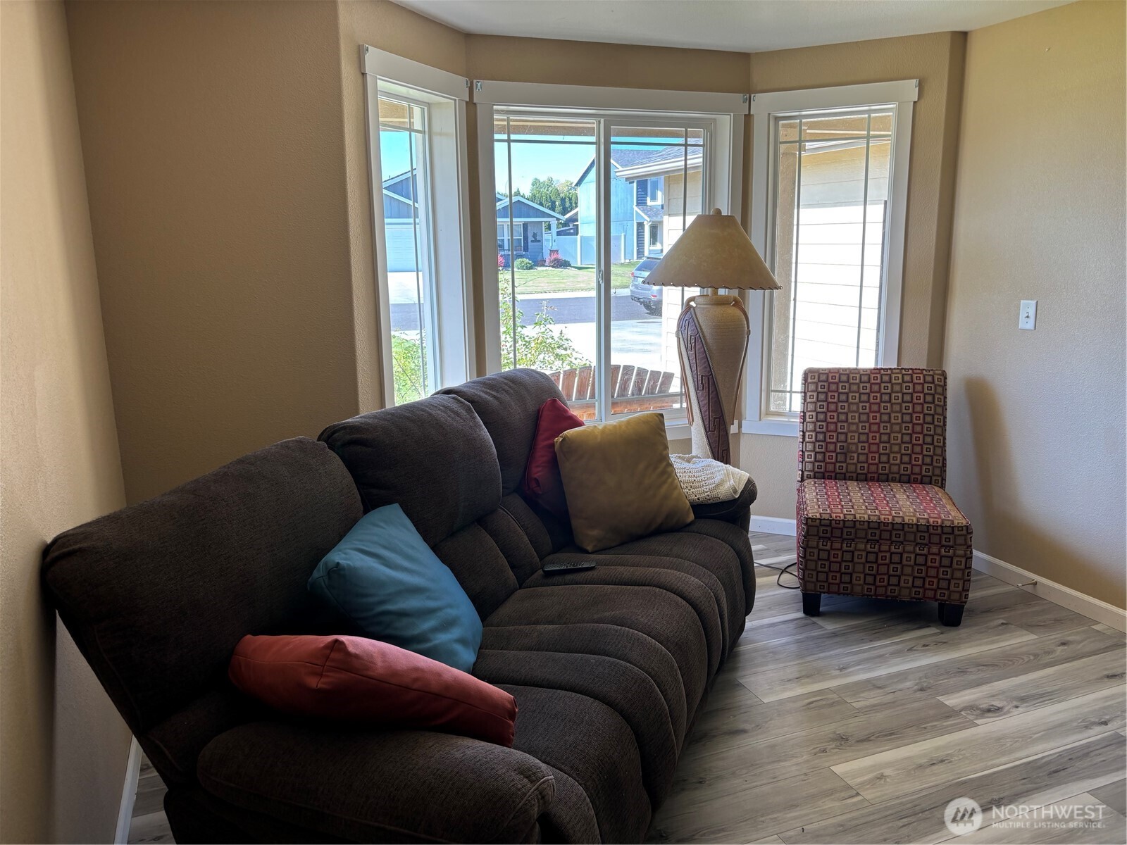 909 Polo Ridge Moses Lake, WA 98837 - Photo 26 of 27 a living room with furniture and a large window