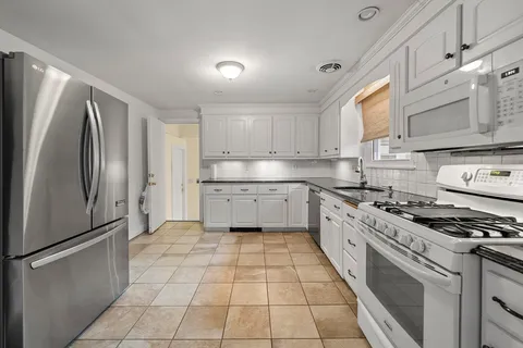 $579,000 | 276 Oak Street, Brockton, MA 02301