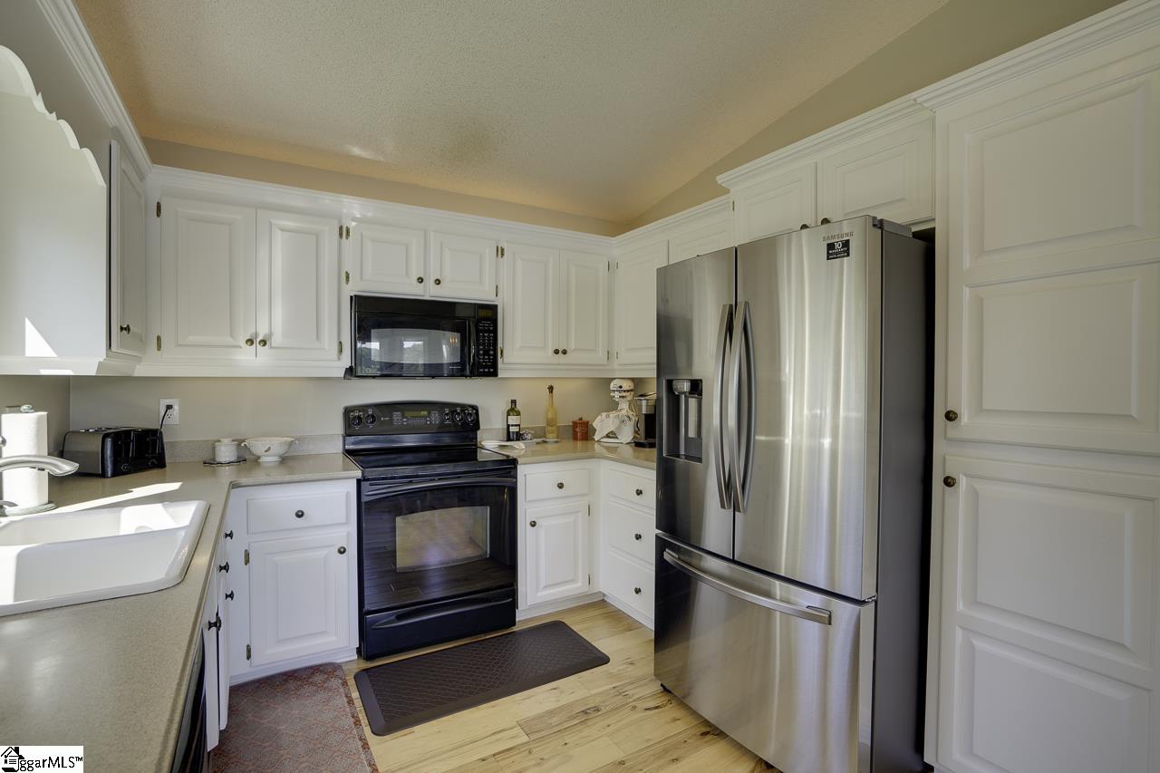 196 Edgewater Road Inman, SC 29349 - Photo 17 of 36