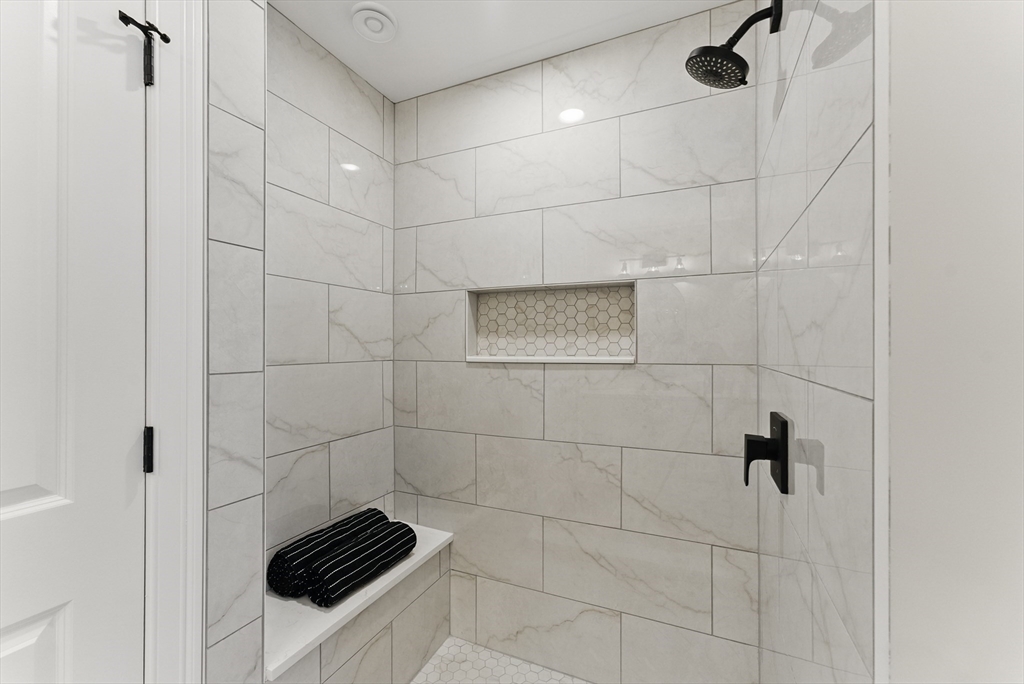 18 Nicols Way, Unit 18 Easthampton, MA 01027 - Photo 22 of 40 a bathroom with a shower